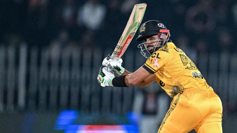 Rephrase the title:Who had the highest strike rate in PSL 2024? Where does Babar Azam rank among the fastest-scoring PSL batsmen?