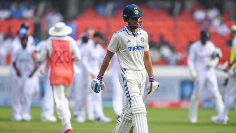 Rephrase the title:’Stuck in the middle’ – Shubman Gill’s father unhappy with the decision to play him at No. 3